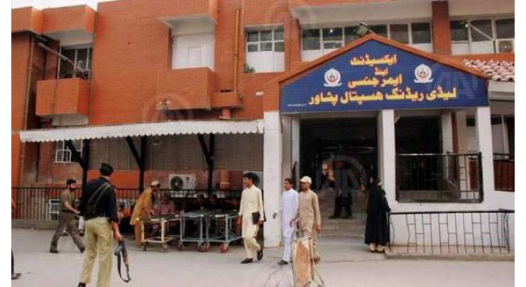 پشاور کے لیڈی ریڈنگ ہسپتال میں ڈاکٹروں کادو دن کیلئے ہڑتال ختم کرنے کا اعلان