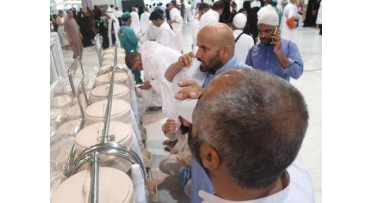 رمضان المبارک کے دوران مسجد الحرام میں آبِ زمزم کے لیے 10 ہزار نئی بوتلیں پہنچا دی گئیں