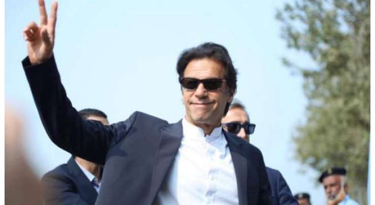 وزیراعظم عمران خان نے طلباء کا دل جیت لیا، طلباء کی نعرے بازی پر انکا ساتھ دے دیا