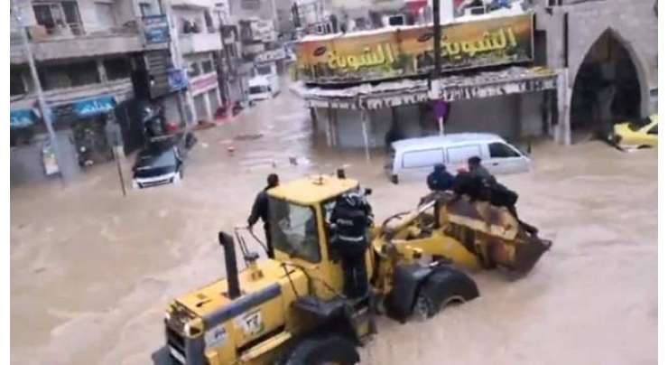 اردن کے شہر عمان میں بارشوں سے سیلابی صورتحال،کئی گاڑیاں بہہ گئیں،سینکڑوں مکانات بھی متاثر