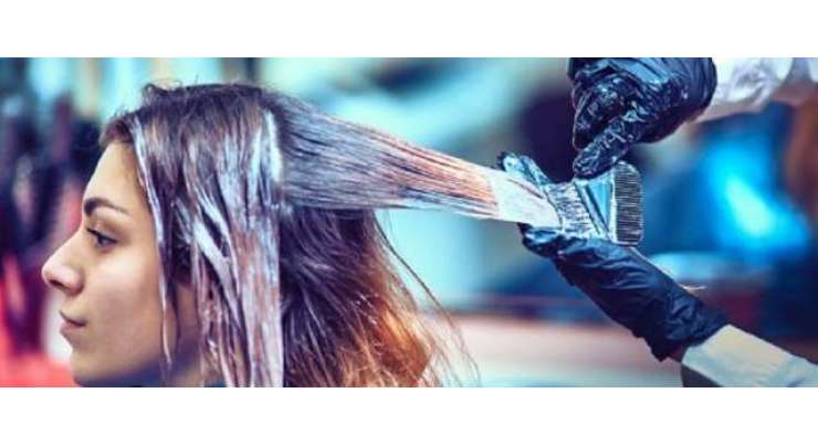 بال رنگنے اور سیدھا کرنے والی مصنوعات کا استعمال خواتین میں چھاتی کے سرطان کے خطرات میں اضافہ کا باعث ہے، رپورٹ