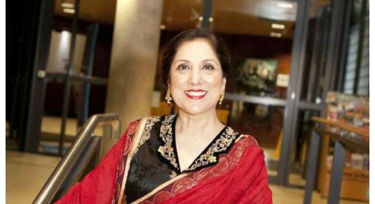 ثمینہ پیرزادہ کی شائقین سے شوبز شخصیات کو عزت دینے کی اپیل