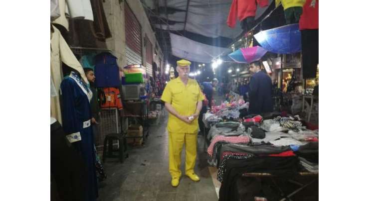 حَلب کا شہری گزشتہ 35 سالوں سے صرف پیلے کپڑے پہن رہا ہے