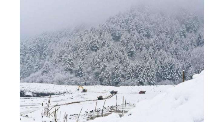 وادی کوہسار مری اور آزاد کشمیر کے مختلف علاقوں میں برف باری ،ْ وادی لیپہ کا مسلسل ایک ہفتے سے زمینی رابطہ منقطع