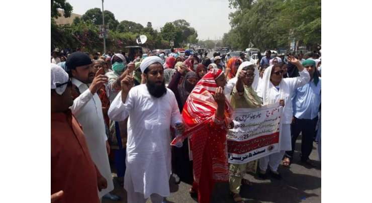 سندھ بھر کی نرسز کا سندھ نرسز الائینس کے تحت سندھ اسمبلی کے سامنے احتجاجی دھرنا جاری