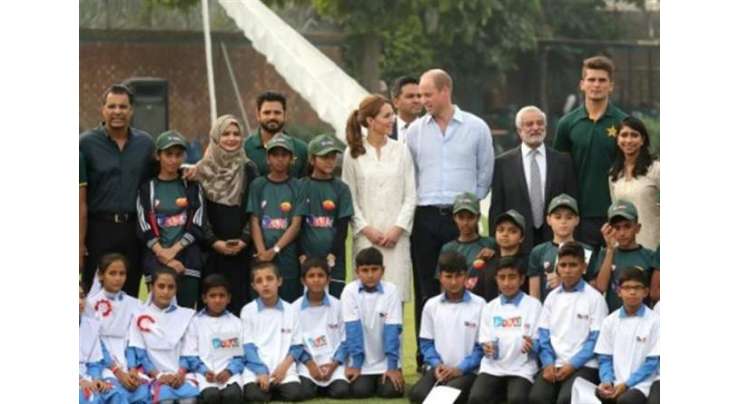 برطانوی شاہی جوڑے کا نیشنل کرکٹ اکیڈمی کا دورہ،کرکٹ بھی کھیلی،شہزادہ ولیم نے چوکا اور چھکا بھی لگایا