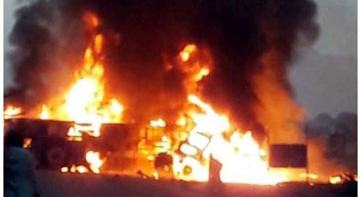 کراچی سے پنجگور جانے والی مسافر بس اور ٹینکر میں تصادم، 27 افراد جاں بحق