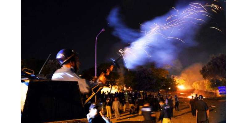 سیکورٹی فورسز کا جے یو آئی ف کے مشتعل مظاہرین کیخلاف ایکشن،  کوئٹہ چمن ..