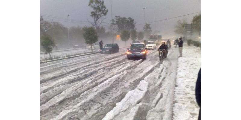 لاہور میں منگل کی رات شدید بارش اور ژالہ باری