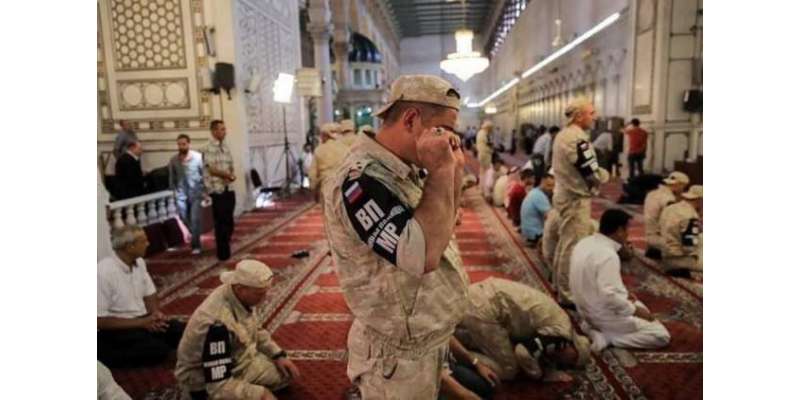 دمشق،روضہ زینبی میں مسلمان روسی فوجیوں کی نماز ادائیگی
