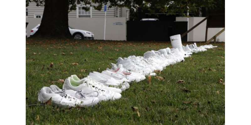 مسلمانوں سے یکجہتی، چرچ کے باہر 50 جوتے رکھ کر دئیے گئے