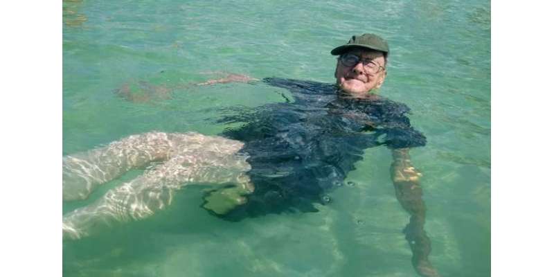 فلوریڈا کے شخص نے اپنی 93 ویں سالگرہ پہلی بار سمندر میں نہا کر منائی