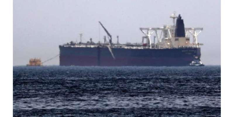 خلیج اومان میں امریکا کے دو تیل بردار بحری جہاز مشکوک حملے کے نتیجے ..