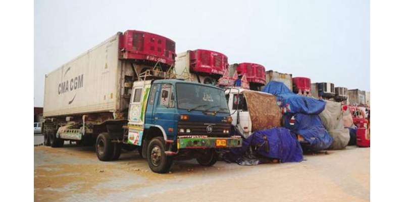 کراچی، کرین نے سوتے ڈرائیور کو کنٹینر سے کچل دیا