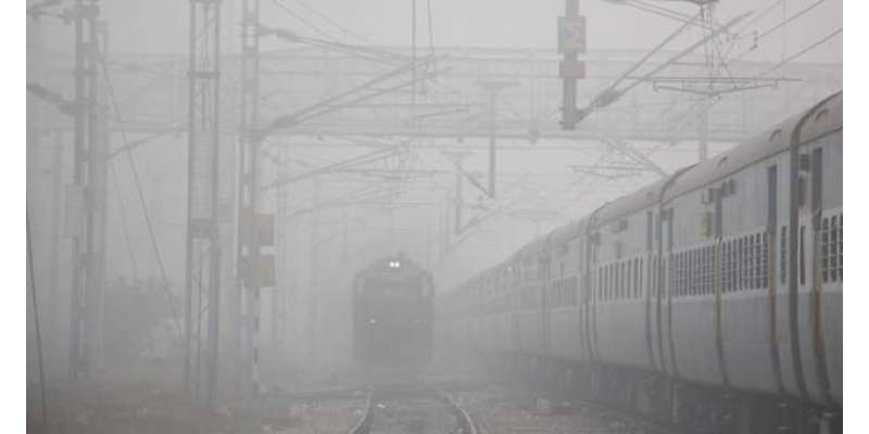 شدید دھند کی وجہ سے ٹرین آپریشن گزشتہ روز بھی گھنٹوں تاخیر کا شکار رہا