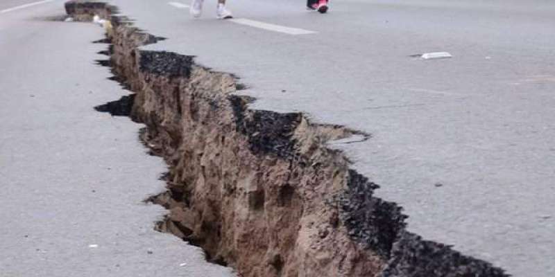 اسلام آباد اور پشاور سمیت مختلف شہروں میں زلزلے کے شدید جھٹکے، شدت ..