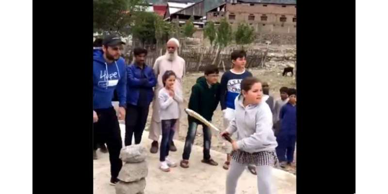 شاہد آفریدی کی اپنی بیٹیوں کے ساتھ کرکٹ کھیلنے کی ویڈیو وائرل