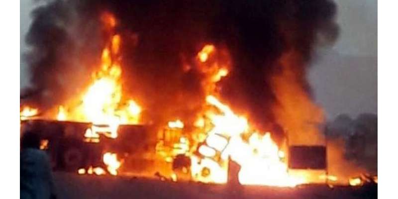 کراچی سے پنجگور جانے والی مسافر بس اور ٹینکر میں تصادم، 27 افراد جاں ..