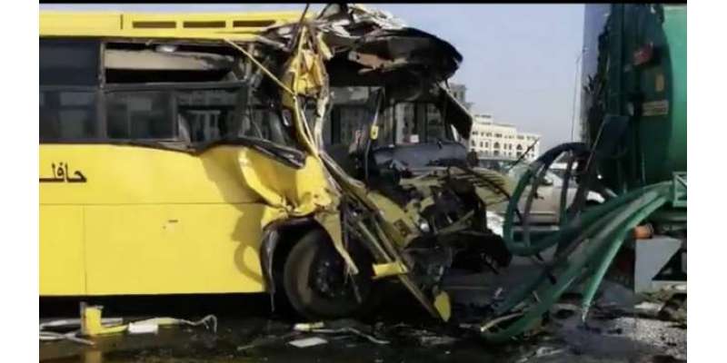 دُبئی میں آج صبح سکول بس اور ٹینکر کے درمیان ٹکر، 15 بچے زخمی ہو گئے