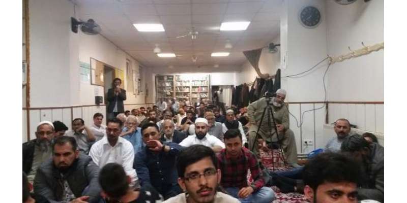 جرمنی کے دارلحکومت برلن میں مقامی مسجد میں پورپ میں مقیم مسلمانوں کو ..