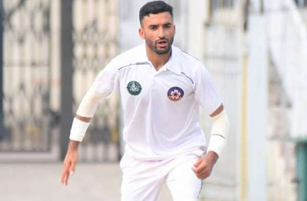انگلینڈ میں موجود پاکستانی کرکٹر کو قومی ٹیم کے اسکواڈ سے الگ کر دیا گیا