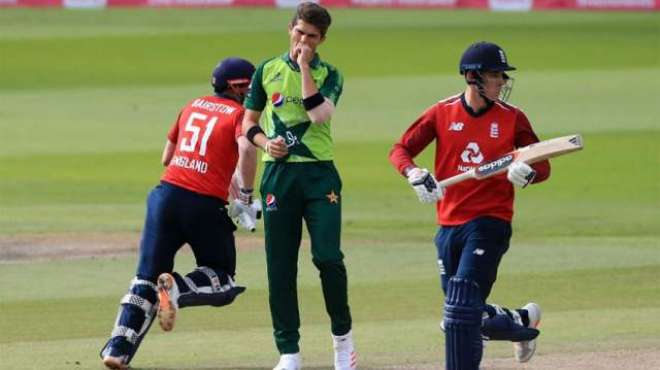 انگلینڈ نے ٹی 20 انٹرنیشنل میچ میں پاکستان کو بآسانی 5 وکٹوں سے شکست دے دی