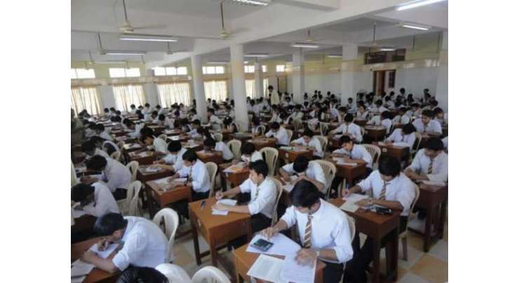 حکومت کا امتحانات میں کم نمبر لینے والے طالب علموں کو اضافی نمبر دے کر پاس کرنے کا فیصلہ