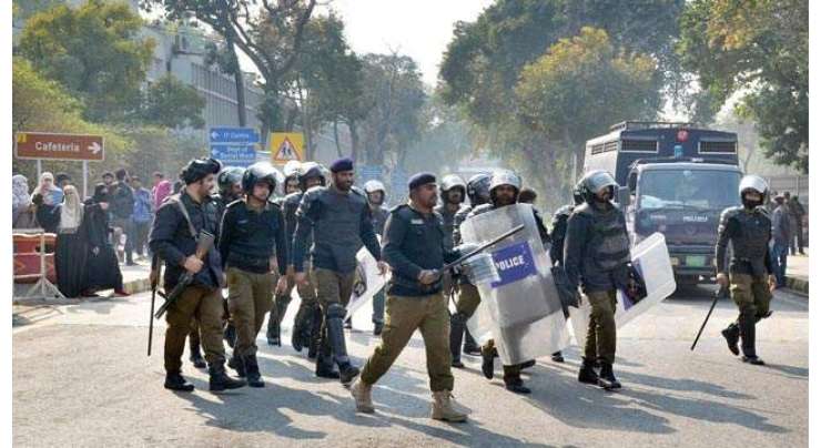 پولیس کے پنجاب اسمبلی کے مزید دو افسران کو گرفتار کرنے کے لیے چھاپے