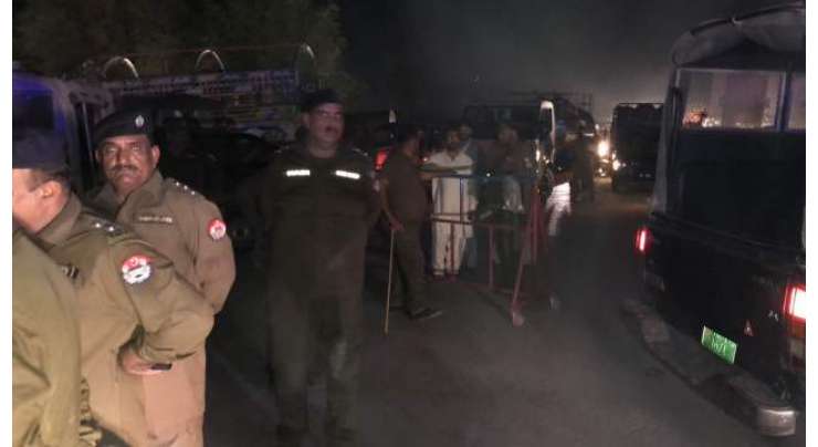 فیصل آباد میں پی ٹی آئی کے رہنما طارق گجرکے ڈیرے پر چھاپہ ، ڈیرے موجود افراد کا پولیس پارٹی حملہ