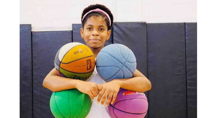 13 سالہ لڑکی نے ایک ساتھ تین باسکٹ بالز اچھالنے کا عالمی ریکارڈ بنا لیا