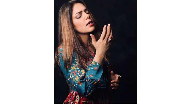 لاہور:پاکستان میوزک انڈسٹری کی معروف گلوکارہ حدیقہ کیانی کی تصویر نیویارک میں ٹائمز اسکوائر پر آویزاں