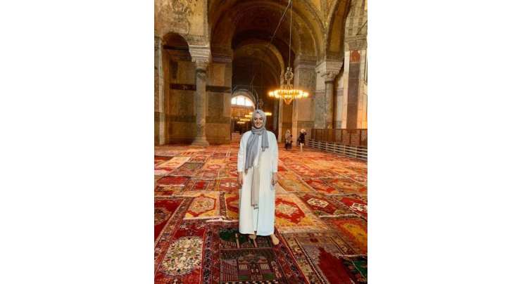 خلافت عثمانیہ کے آخری خلیفہ کی پوتی بھی نماز ادائیگی کیلئے آیا صوفیہ پہنچیں