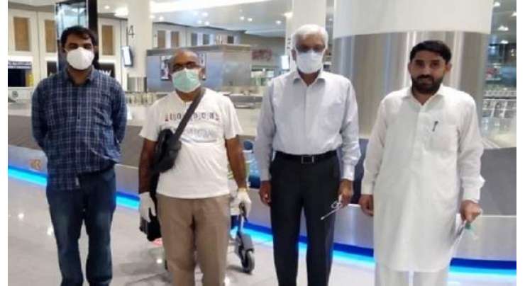 پاکستان سے 28 ڈاکٹرز عمان پہنچ گئے