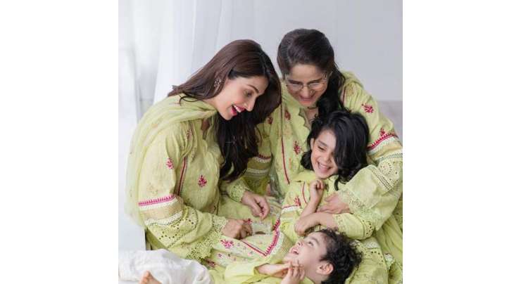 عائزہ خان کا والدہ اور بچوں کے ساتھ نیا فوٹو شوٹ جاری