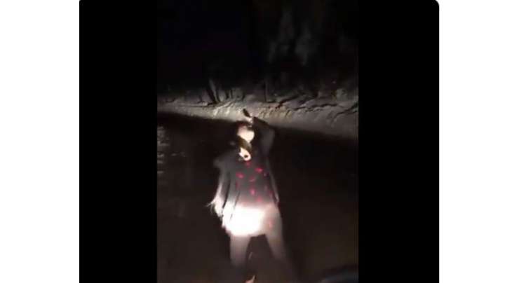 رات کے اندھیرے میں ڈانس کرتی ہوئی لڑکی کی ویڈیو وائرل