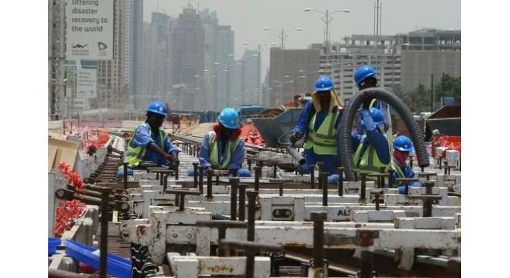 متحدہ عرب امارات کا دھوپ میں کام کرنے والے مزدوروں کو دوپہر کے اوقات میں ڈھائی گھنٹے کا وقفہ دینے کا اعلان