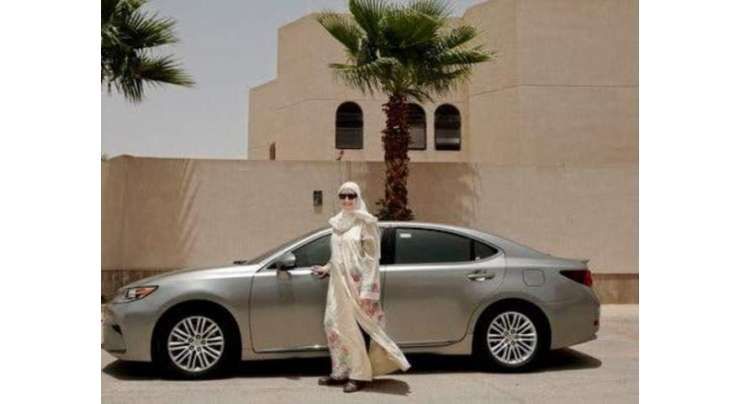 سعودی حکومت نے خواتین کو ٹیکسی چلانے کی اجازت دے دی