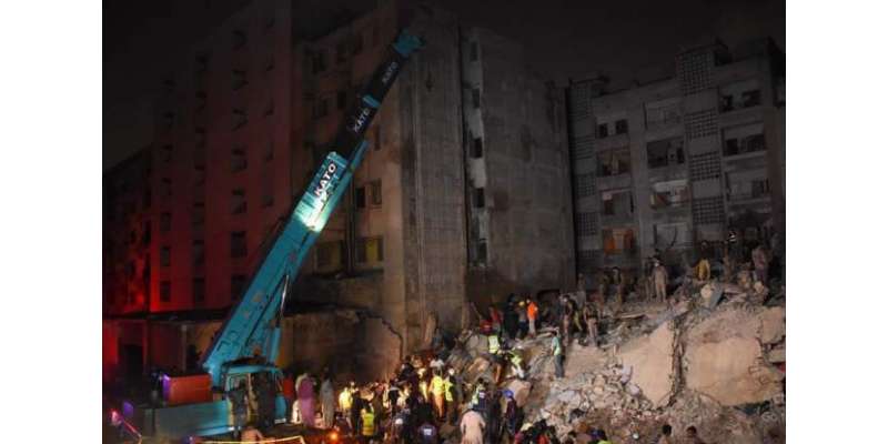 کراچی میں کئی منزلہ عمارت گر گئی