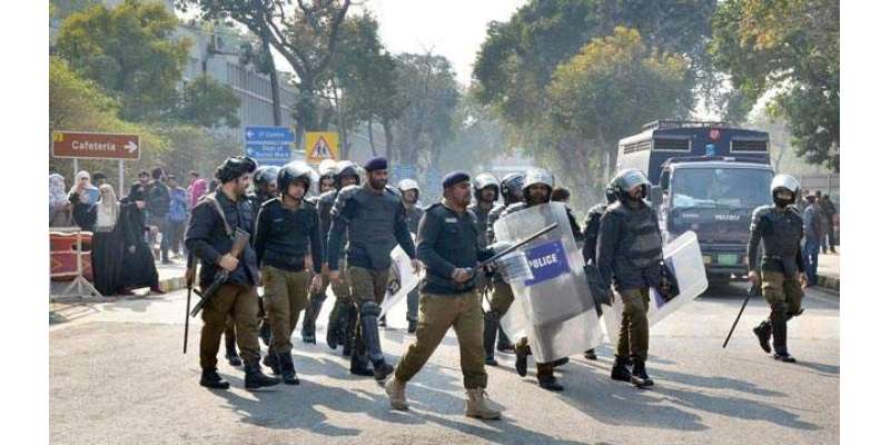 پولیس کے پنجاب اسمبلی کے مزید دو افسران کو گرفتار کرنے کے لیے چھاپے