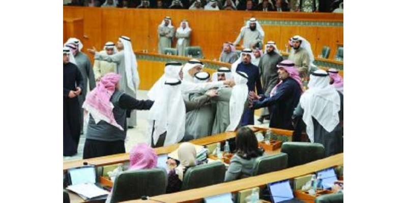 کویتی پارلیمنٹ میں ارکان کی ہاتھاپائی، ایوان مچھلی منڈی بن گیا