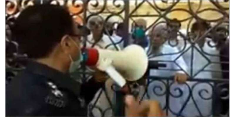 مسجد میں داخل نہ ہونے کی اپیل کرتے پولیس افسر کی ویڈیو سوشل میڈیا پر ..