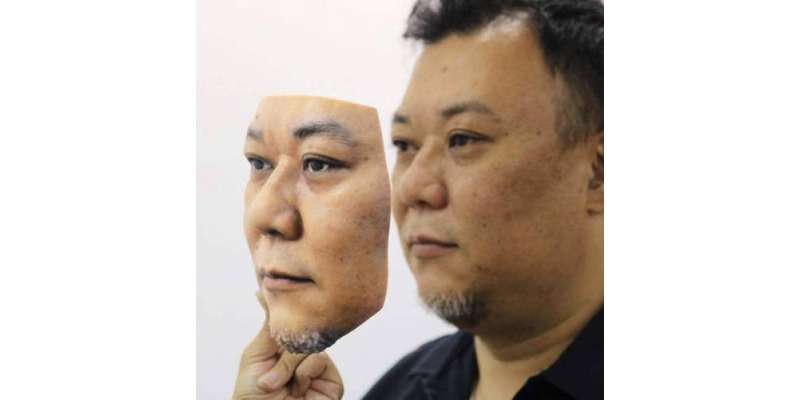 یہ جاپانی اپنے چہرے کے  تھری ڈی ماسک سے آن لائن میٹنگز میں دوسروں کو ..