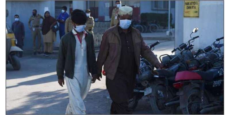 کراچی میں زہریلی گیس پھیلنے کا معاملہ، ماسک بھی مہنگے ہوگئے