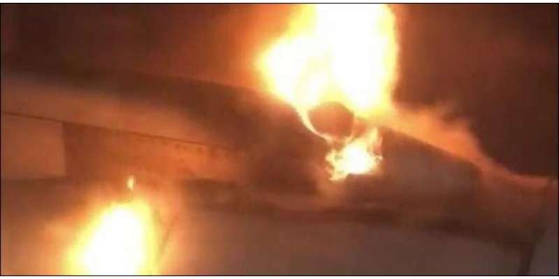کراچی، ائیرپورٹ کے قریب پراسرار طور پر جھاڑیوں میں آگ بھڑک اٹھی