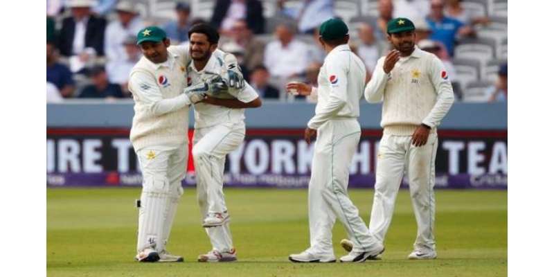 پاکستان اور انگلینڈ کی کرکٹ ٹیموں کا کوویڈ 19 کے متاثرین کو خراج تحسین