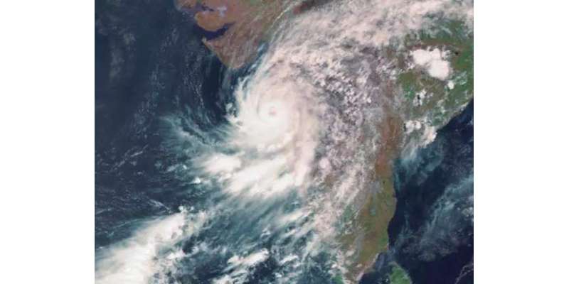 نرسگا طوفان مہاراشٹرا سے ٹکرا گیا،ایک لاکھ افرادمحفوظ مقام پر منتقل