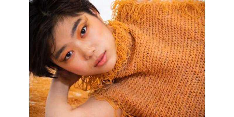 فن کی جاپانی طالبہ نے صرف ربڑ بینڈز سے پہننے کے کپڑے بنا لیے