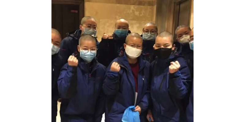 کورونا وائرس کے پھیلاؤ کو روکنے کے لیے چینی نرسوں نے سر گنجے کروا لیے