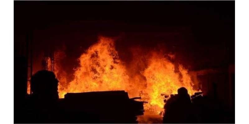 کراچی میں پلاسٹک کے گودام میں خوفناک  آگ بھڑک اٹھی