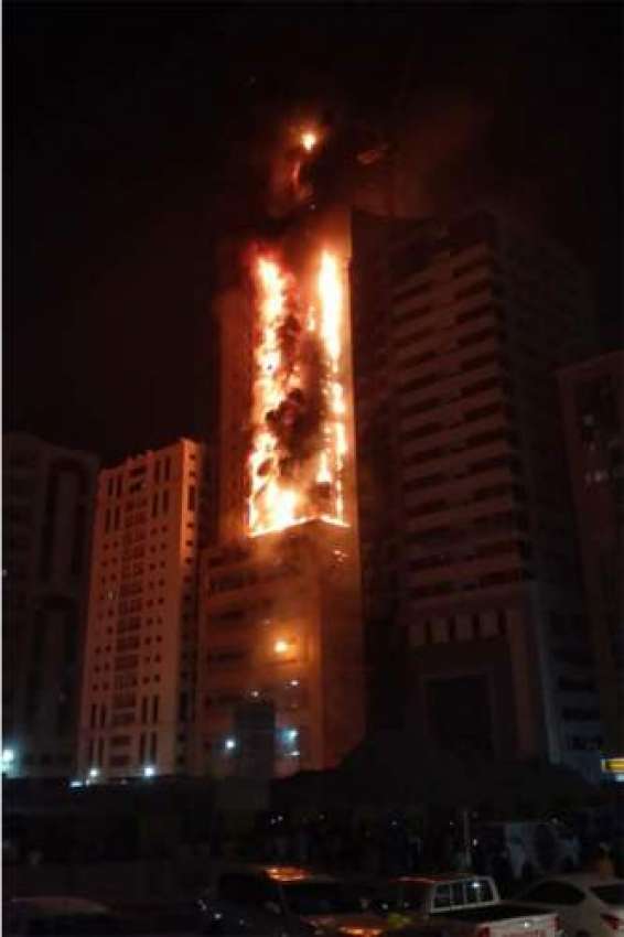 عمارت میں آگ لگنے کے بعد کے مناظر